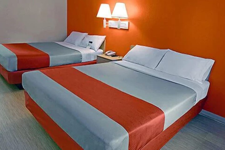 2 Queen Beds (8 of 14)
