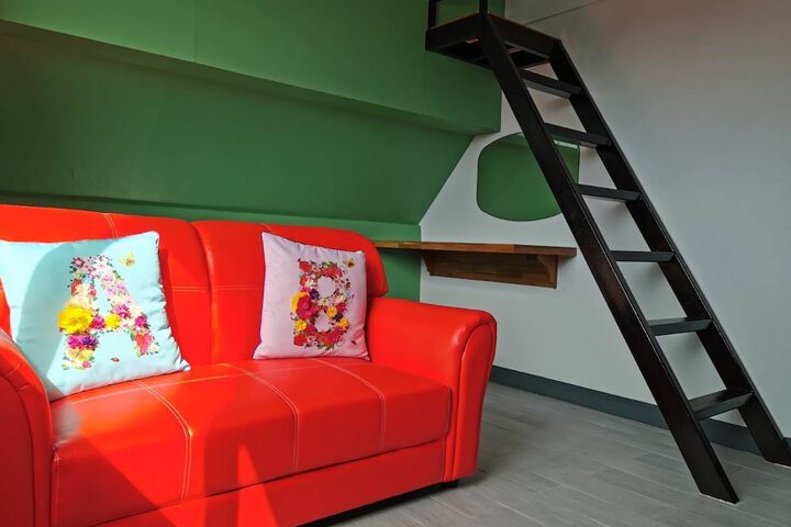 Room 13 of 36