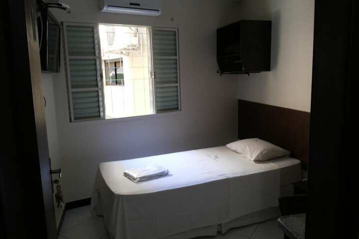 Room 16 of 40