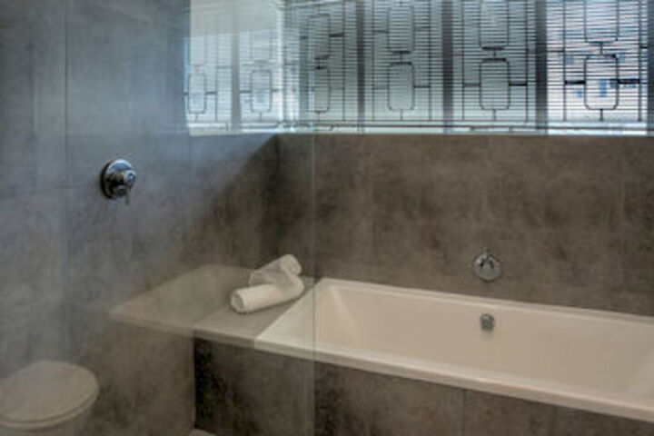 Room 4 of 36