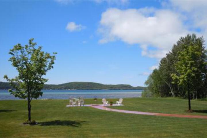Photo of Beach Inn Motel on Munising Bay