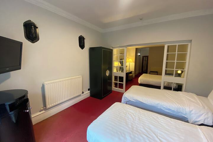 Room 42 of 86