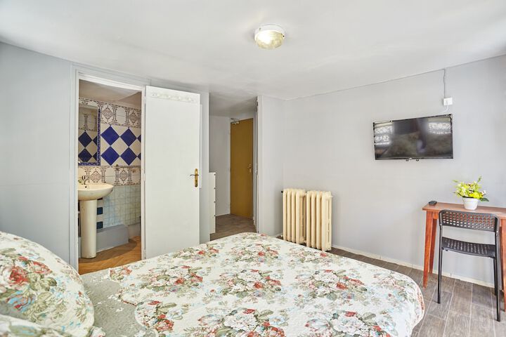 Room 5 of 17