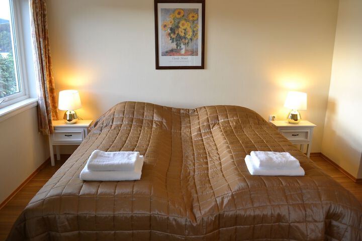Room 2 of 38