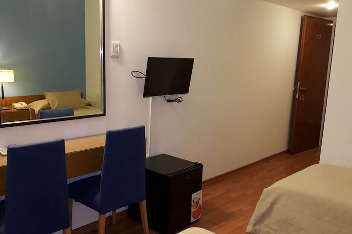 Room 11 of 33