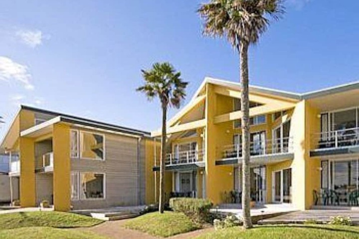 Hotel Exterior 66 of 81