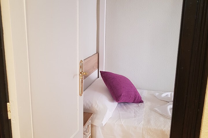 Room 37 of 47