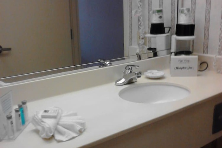 Bathroom sink