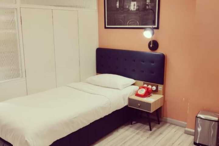 Room 15 of 38