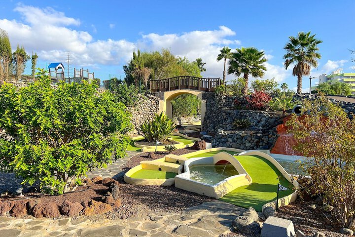 Mini-golf