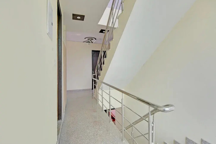 Room 10 of 13