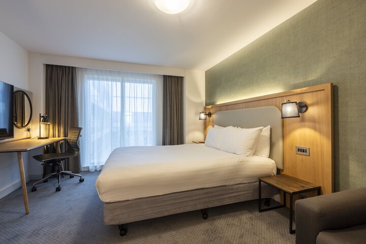 Room 30 of 143
