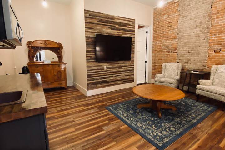 Luxury Studio Queen Bed (6 of 22)