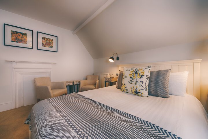 Room 6 of 97