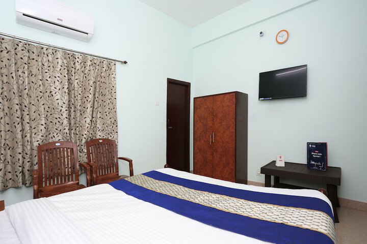 Room 9 of 12