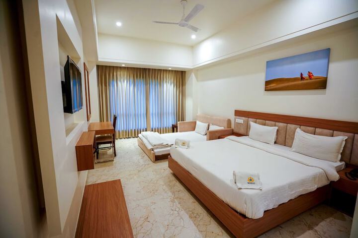 Room 10 of 25