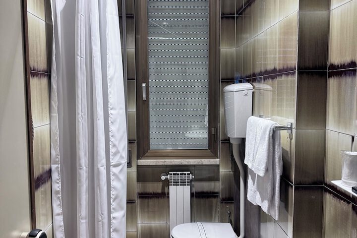 Room 30 of 33