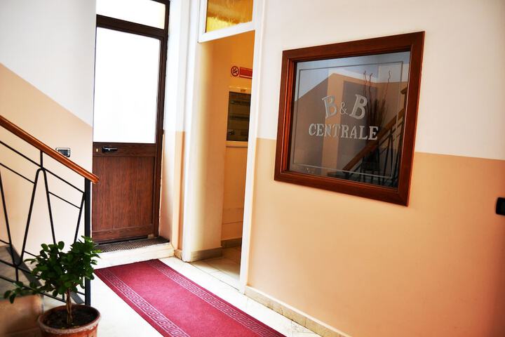 Ballroom/Hall 27 of 31