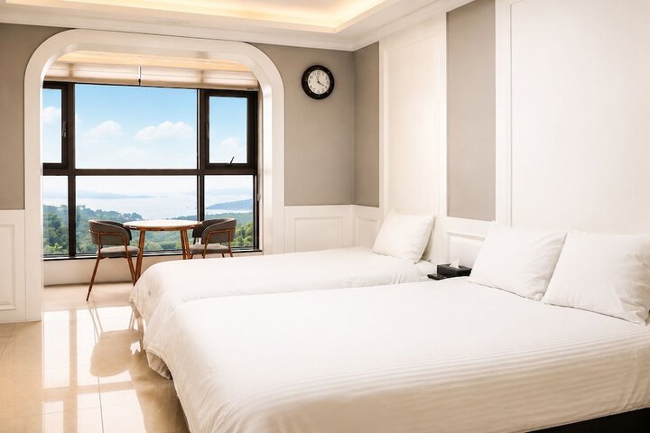 Room 2 of 79