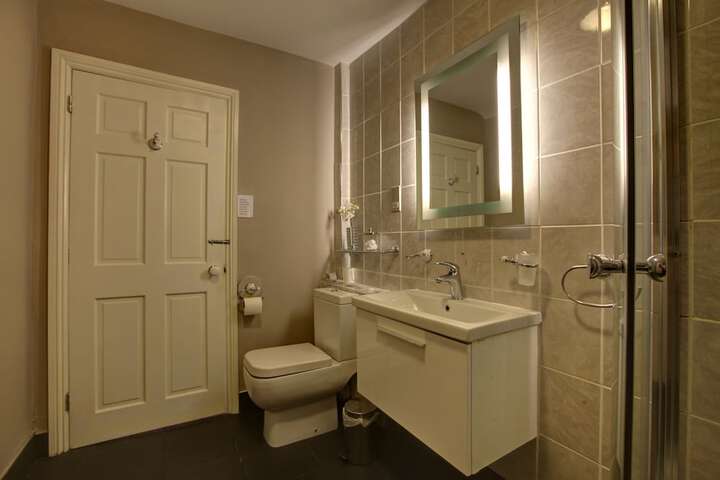 Room 4 of 15