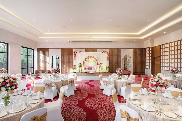 Ballroom/Hall 69 of 92