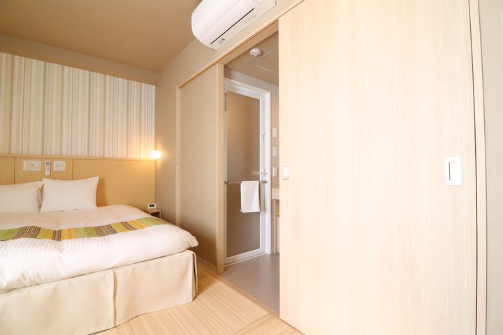 Room 27 of 61