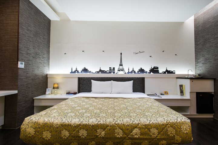 Room 11 of 51