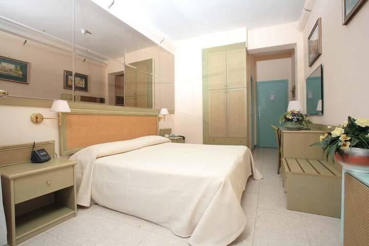 Room 3 of 48