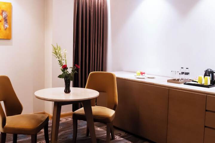 Room 34 of 102
