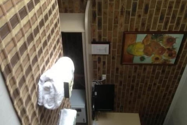 Room 16 of 26