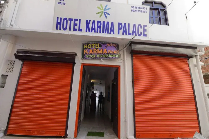 SPOT ON 44046 Karma Palace