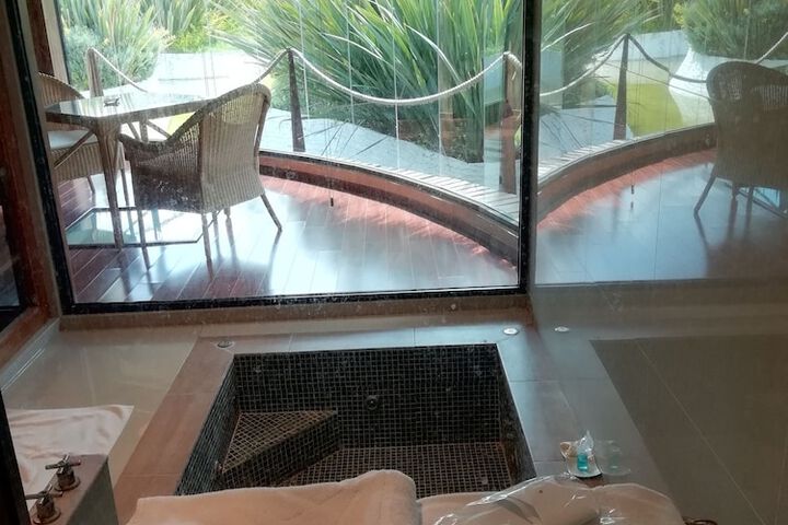 Hot Tub 16 of 39