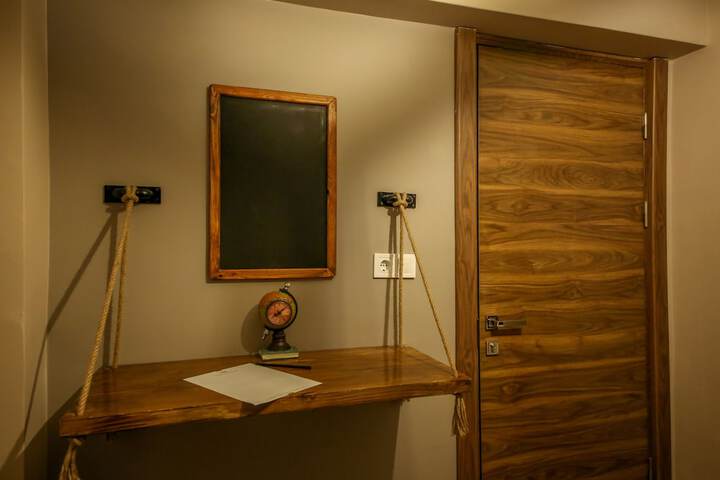 Room 15 of 48