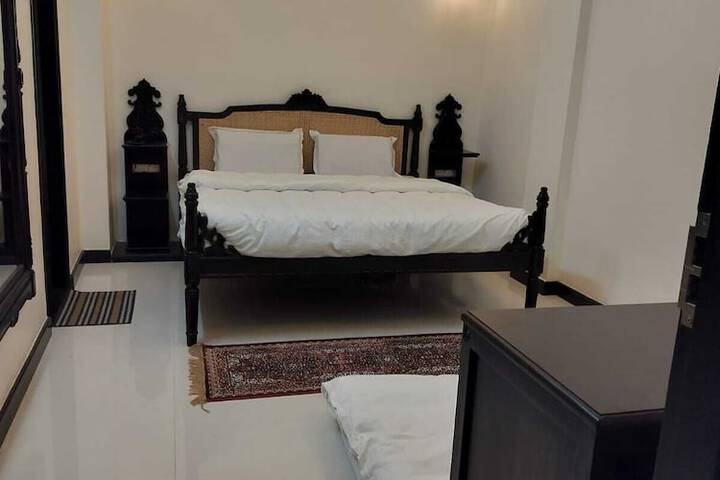 Room 12 of 18