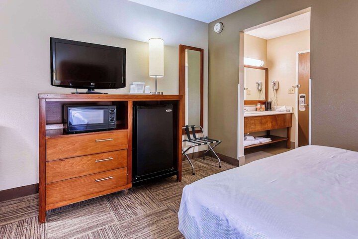 2 Queen Beds (4 of 15)