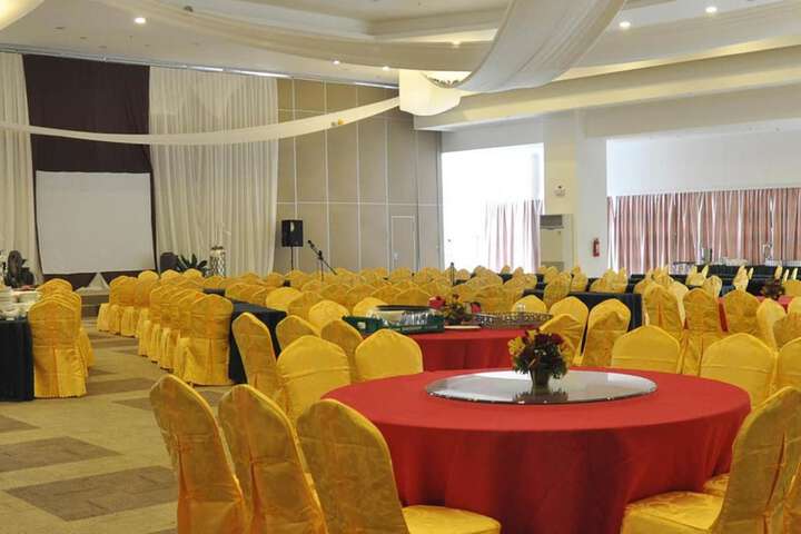 Ballroom/Hall 28 of 31