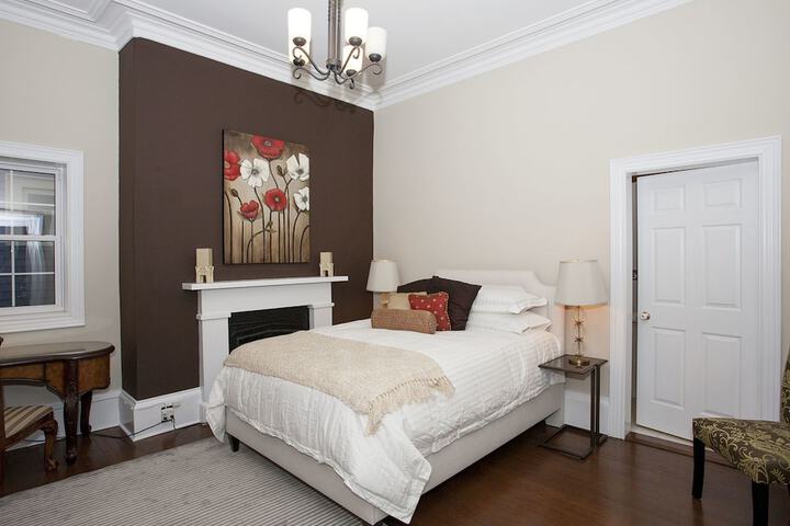 Room 3 of 28