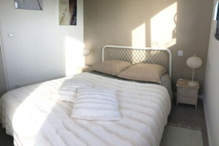 Room 13 of 16