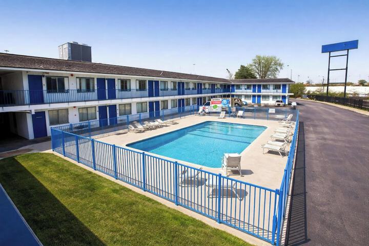 Pools & Facilities