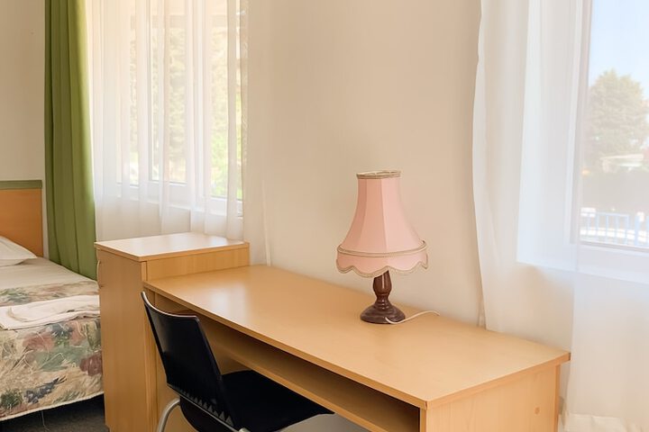 Room 13 of 36