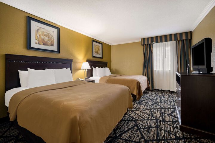 2 Double Beds (3 of 29)