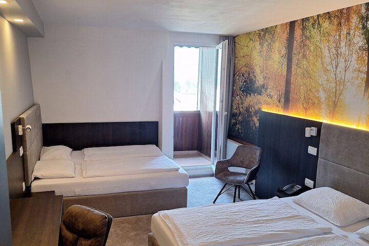 Room 7 of 31