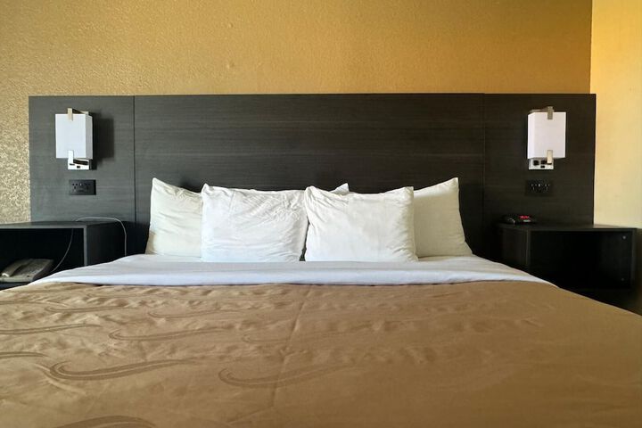 Standard | King Bed (2 of 21)