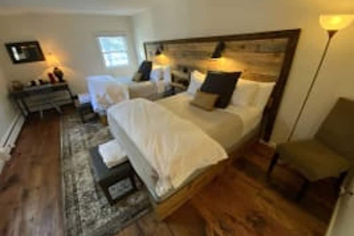 Inn Room 4 Superior Room 2 Queen Beds (6 of 8)