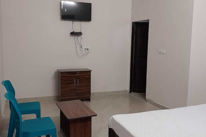 Room 4 of 6