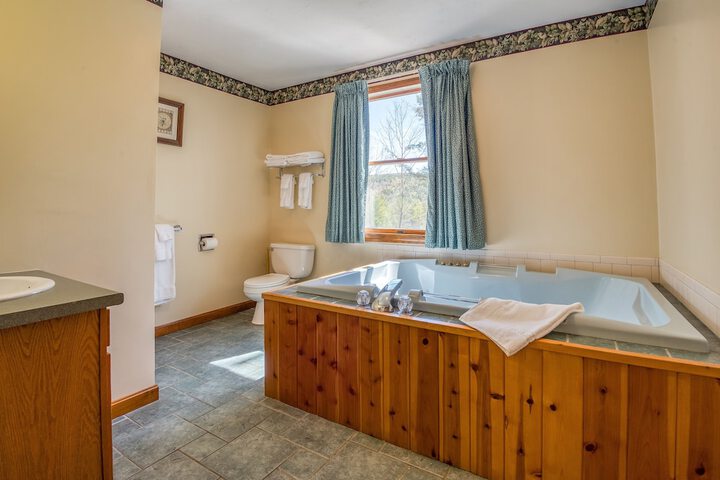 Superior King Lakeside with Shared Balcony (17 of 64)