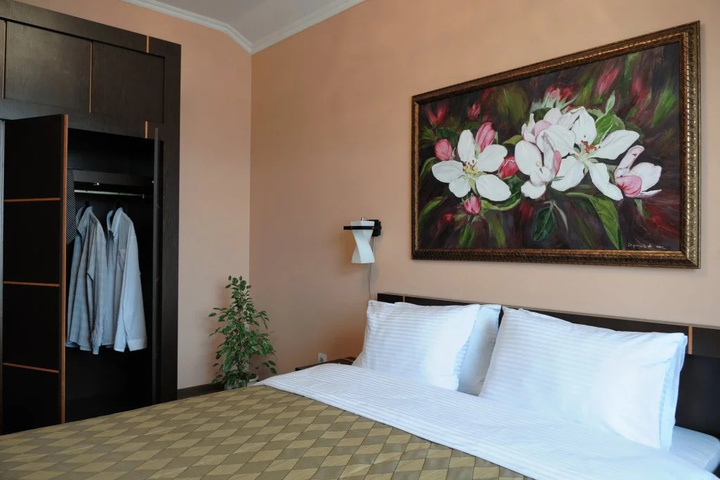 Room 2 of 10