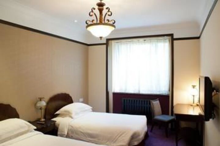 Room 10 of 17