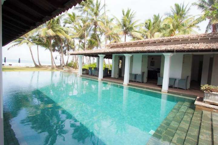 Hotel Pool