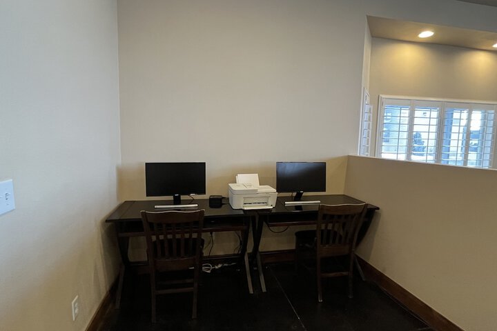 Business Center 42 of 44